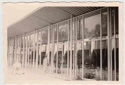 (F24567) Orig. Foto Bad Soden, Frau an der Trinkhalle 1950er