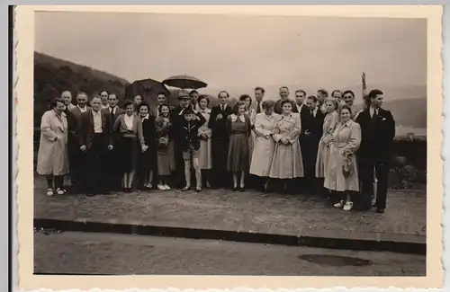 (F24544) Orig. Foto Personengruppe im Freien, Sauerland 1951