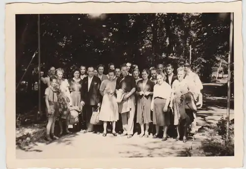 (F24541) Orig. Foto Essen Bredeney, Personengruppe im Freien 1949