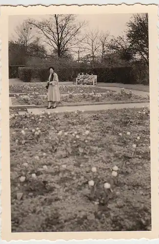 (F24537) Orig. Foto Essen, Frau im Grugapark 1954