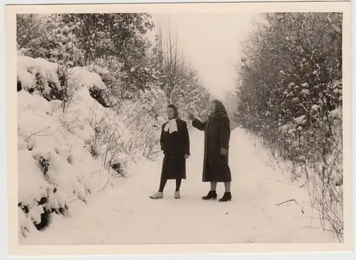 (F24521) Orig. Foto 2 Damen im Schnee, Herzkamp 1960