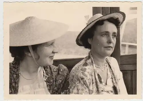 (F24487) Orig. Foto junge Damen mit Hut 1950er