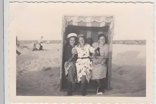 (F24467) Orig. Foto Warnemünde, junge Damen im Strandkorb 1939