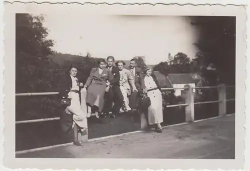 (F24440) Orig. Foto Paulinzella, Personen auf dem auf Geländer 1936