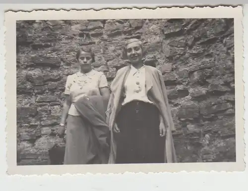 (F24428) Orig. Foto Bad Blankenburg, junge Damen an der Ruine Greifenstein 1936