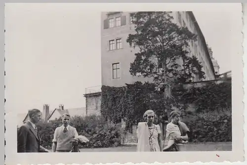 (F24427) Orig. Foto Rudolstadt, Personen an der Heidecksburg 1936