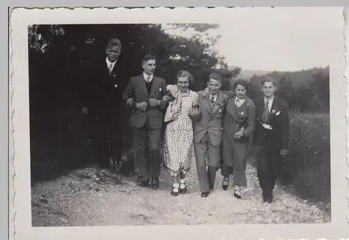 (F24421) Orig. Foto Schwarzburg, Personen auf dem Weg zum Kulm 1936