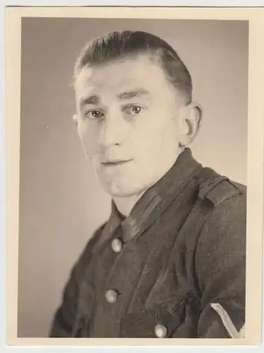 (F24361) Orig. Foto Porträt deutscher Soldat 1940er