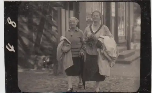 (F24349) Orig. Foto Frauen auf der Straße in Soltau 1929