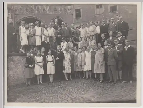 (F24329) Orig. Foto Wittenberg, Gruppenbild am Schloss 1930