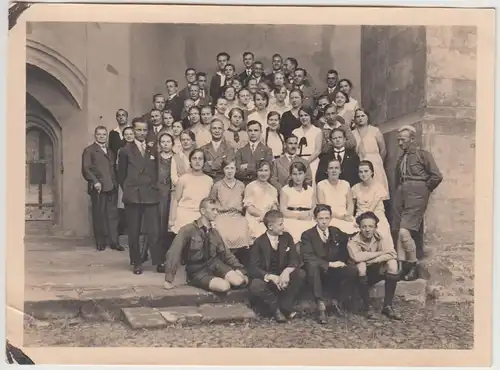 (F24328) Orig. Foto Wittenberg, Gruppenbild am Schloss 1930