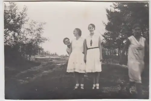 (F24327) Orig. Foto Zernsdorf, junge Damen im Freien, Volkstanztag 1930