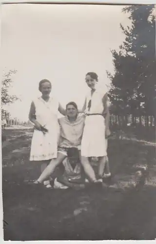 (F24326) Orig. Foto Zernsdorf, junge Damen im Freien, Volkstanztag 1930