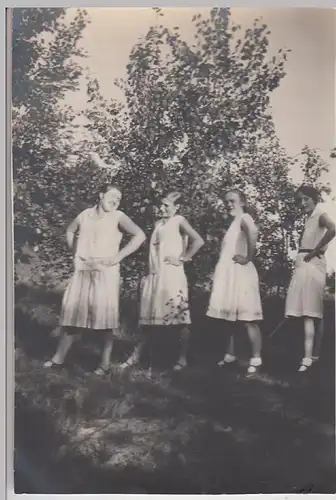 (F24324) Orig. Foto Zernsdorf, junge Damen im Freien, Volkstanztag 1930