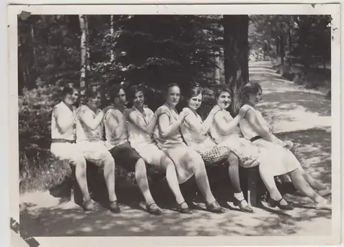 (F24316) Orig. Foto Landsberg, junge Damen im Wald bei den Weinbergen 1930