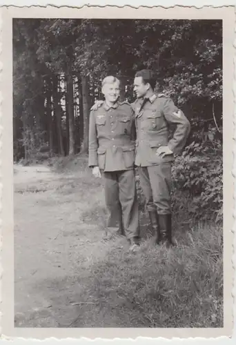 (F24282) Orig. Foto deutsche Soldaten im Freien 1930er