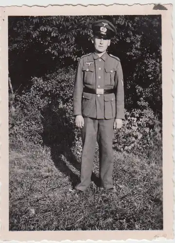(F24270) Orig. Foto deutscher Soldat im Freien 1930er