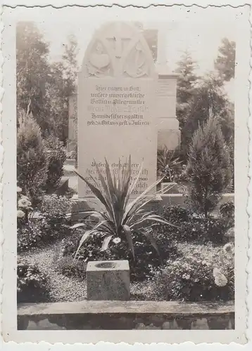 (F24209) Orig. Foto Augsburg, Grab v. Frau Viktor Trüsch a.d. Friedhof 1930er