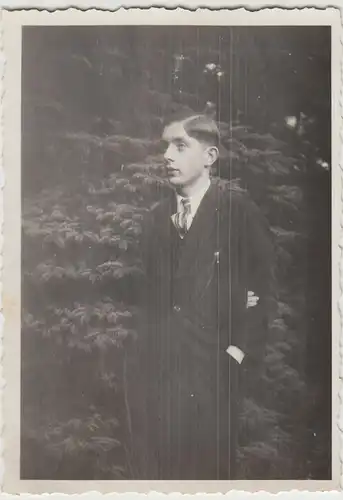 (F24154) Orig. Foto junger Mann im Freien 1932