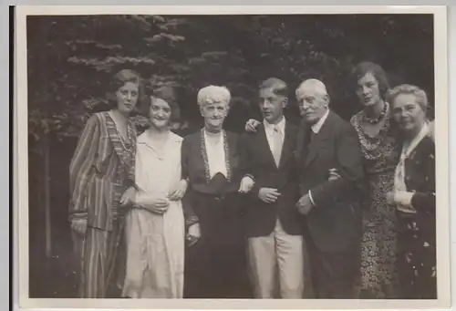 (F24146) Orig. Foto Personen, Familie im Freien 1931