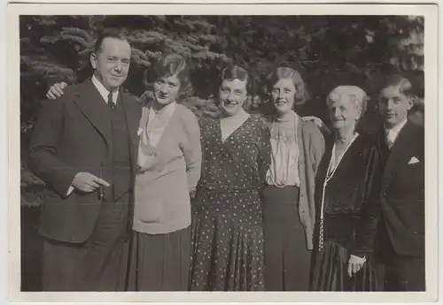 (F24138) Orig. Foto Personen, Familie im Freien 1931