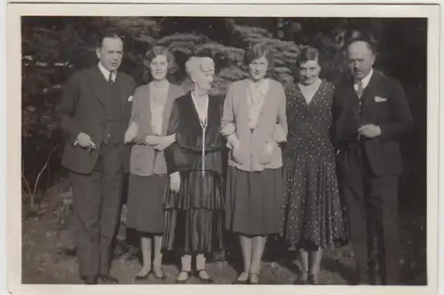 (F24137) Orig. Foto Personen, Familie im Freien 1931