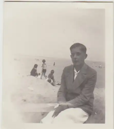 (F24128) Orig. Foto Timmendorferstrand, junger Mann am Strand 1930
