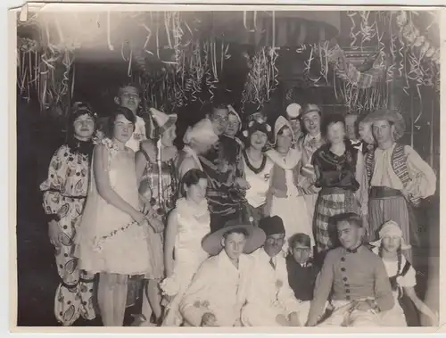 (F24117) Orig. Foto Gruppenbild Fasching Ball Karneval 1930