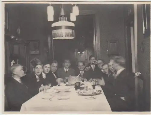 (F24116) Orig. Foto Personen an der Festtafel, Geburtstag 1930