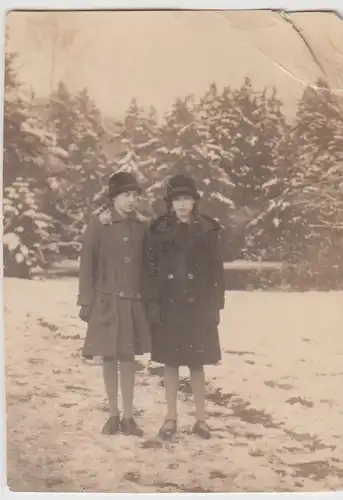 (F24098) Orig. Foto Mädchen im Freien, Winter 1920er