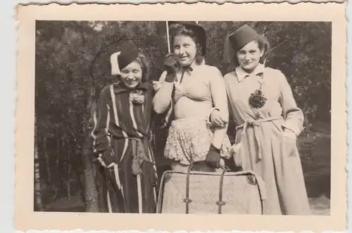 (F24076) Orig. Foto junge Frauen in witziger Verkleidung 1930er