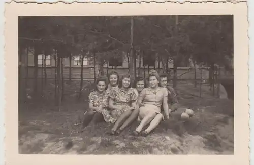 (F24072) Orig. Foto Frauen vom R.A.D.-Lager Garstedt im Freien 1930er