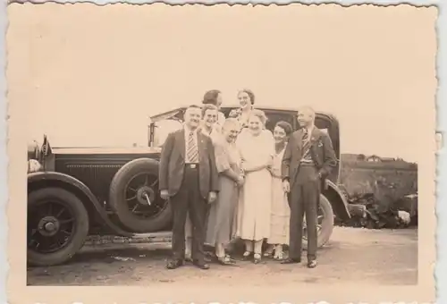 (F24034) Orig. Foto Personen am Automobil in Füssen 1936