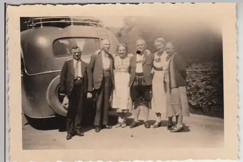 (F24032) Orig. Foto Personen am Bus, Fahrt v. Füssen n. Oberstdorf 1936