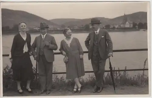 (F24009) Orig. Foto Niederbreisig, Bad Breisig, Personen am Rheinufer 1931