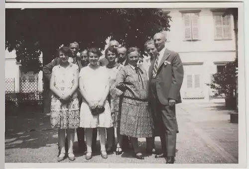 (F24004) Orig. Foto Bad Münster am Stein, Personen vor Erholungsheim 1929