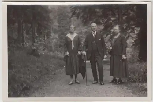 (F23984) Orig. Foto Personen spazieren in Auerbach (Bensheim?) 1927