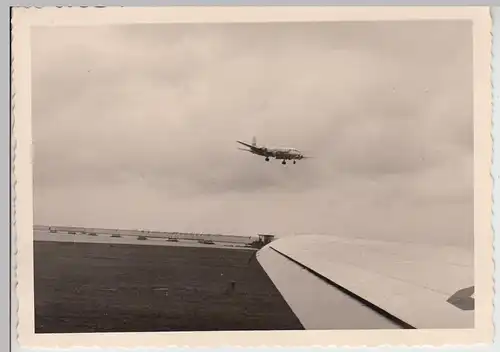 (F23971) Orig. Foto Kopenhagen Kastrup, Landung einer DC 6, 1956
