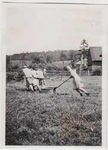 (F23869) Orig. Foto Immingerode, R.A.D.Damen beim Bottichziehen 1930er