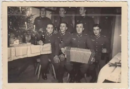 (F2385) Orig. Foto 2.WK, Weihnachtsfeier auf Mannschaftsstube, 1940er