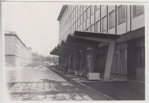 (F23706) Orig. Foto Leipzig, Sportmedizinisches Institut, Eingang 1960er