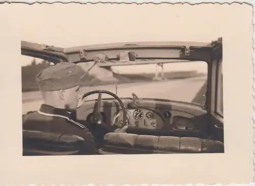 (F23701) Orig. Foto deutscher Soldat fährt Automobil 1930er