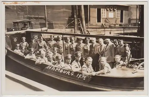 (F23680) Orig. Foto deutsche Soldaten im Boot, Hamburg Hafenrundfahrt 1938