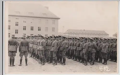(F23679) Orig. Foto Soldaten a.d. Kasernenhof, Insterburg? 1930er