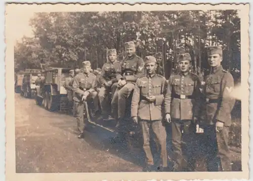 (F23653) Orig. Foto deutsche Soldaten am Automobil, Kolonne 1930er