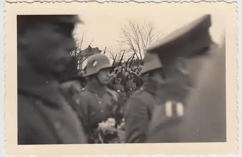 (F23649) Orig. Foto deutsche Soldaten bei Beerdigung, Salut-Schüsse 1930er