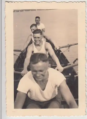 (F23641) Orig. Foto Männer im Ruderboot auf einen See 1930er
