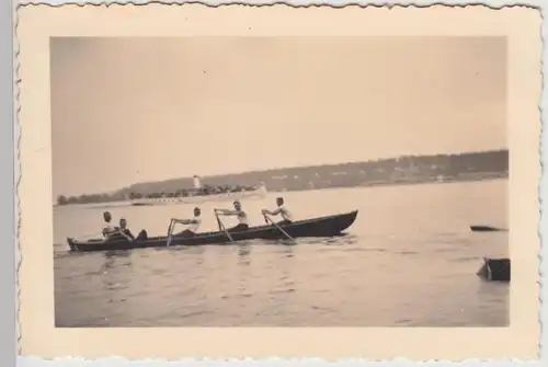 (F23637) Orig. Foto Männer im Ruderboot auf einen See 1930er