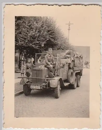 (F23626) Orig. Foto Militär-Lkw am Straßenrand 1930er