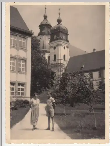 (F23577) Orig. Foto Personen am Kloster Ettal 1938